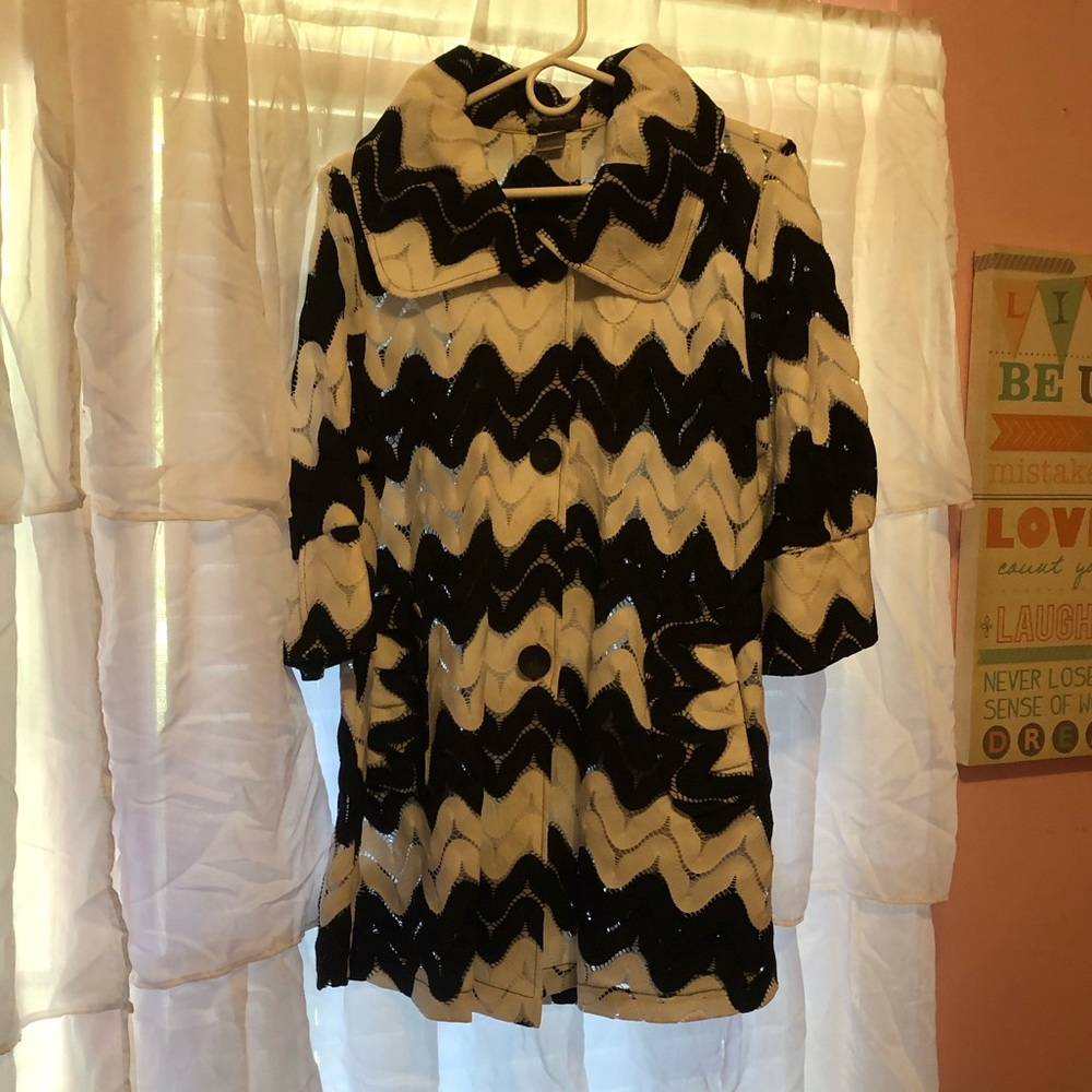 Damee Ladies Large Jacket Black and White Chevron